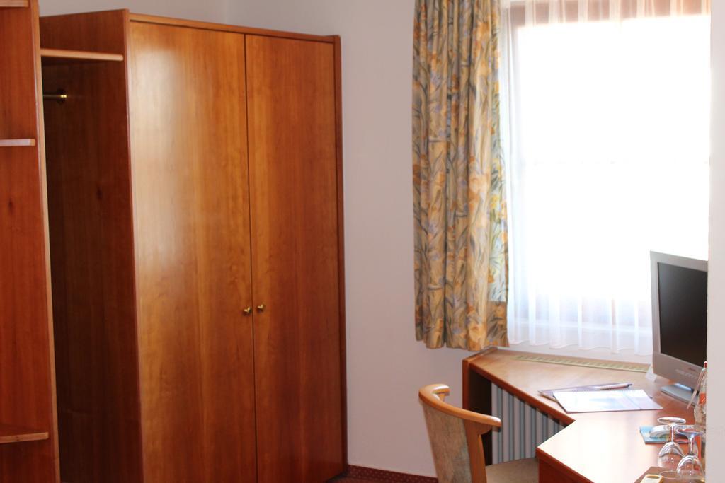 Hotel Seewirt Nonnenhorn Exterior photo